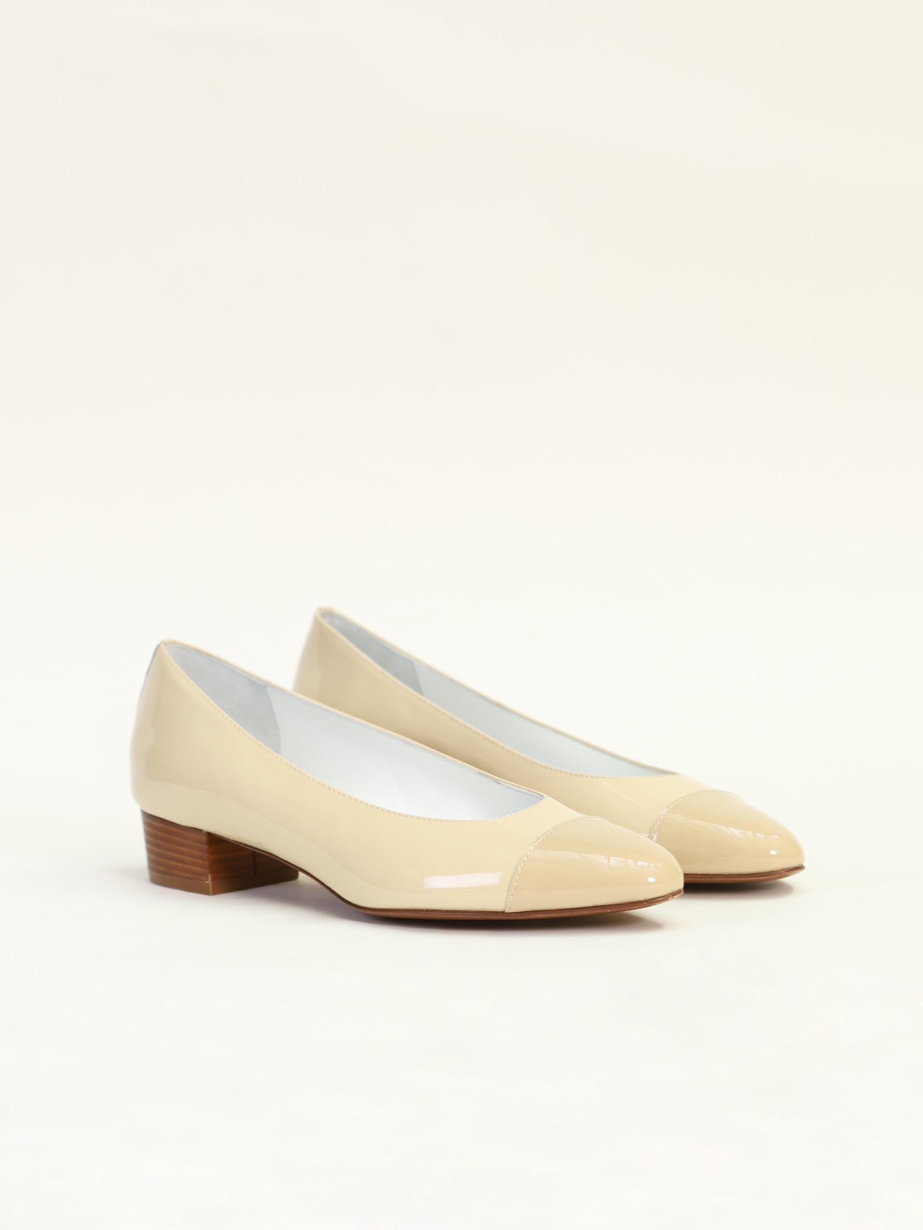 BRAVA beige patent leather ballet flats | Carel Paris Shoes