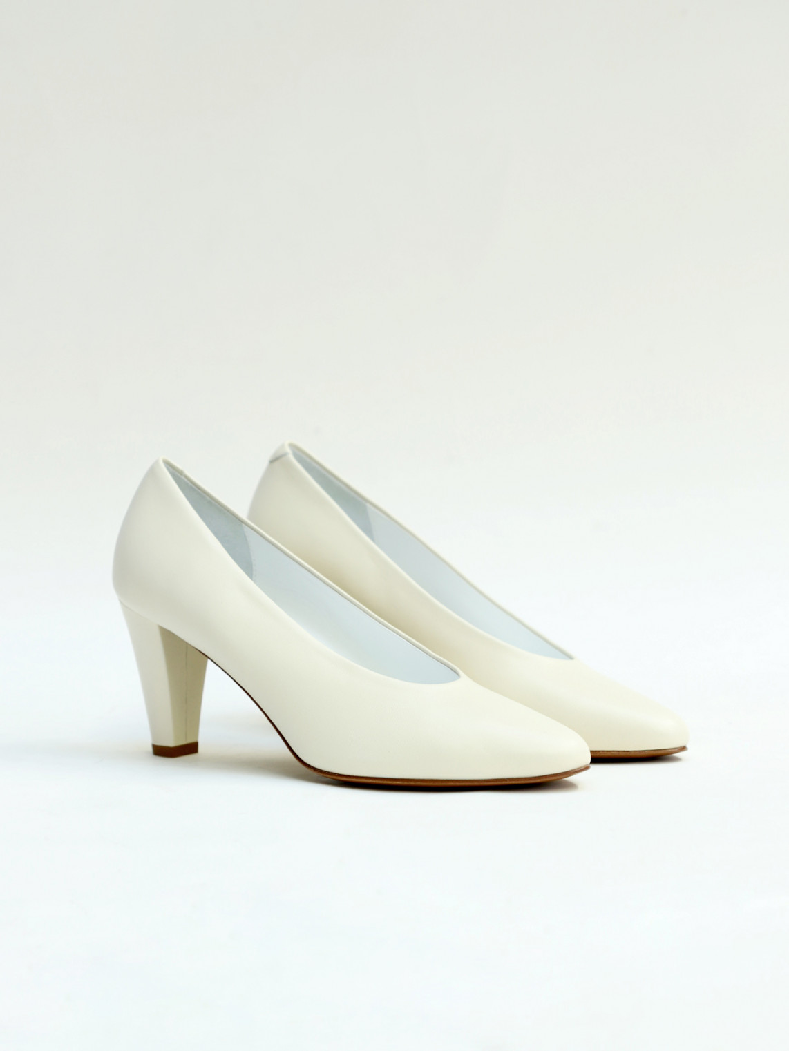 Ivory leather pumps